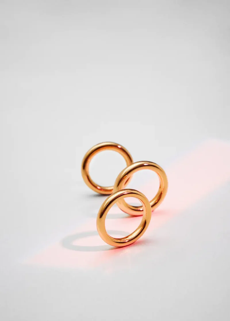 Embossed hoop earrings – Image 4