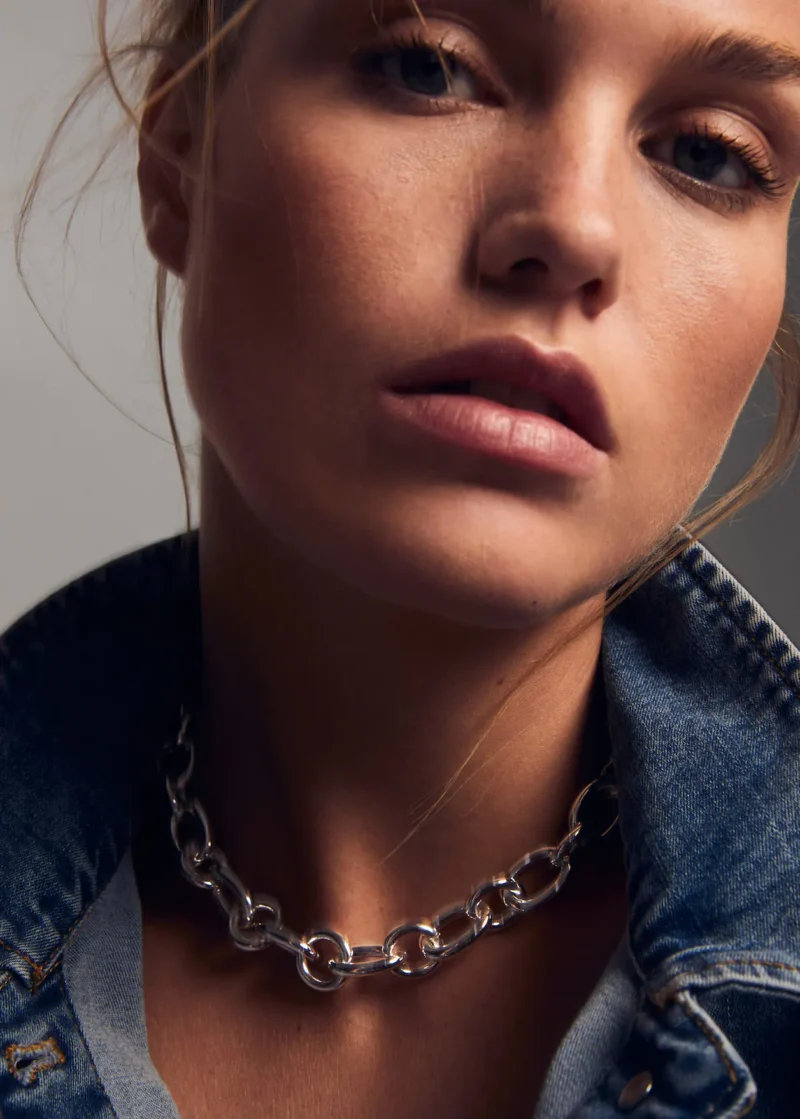 Embossed hoop earrings – Image 2